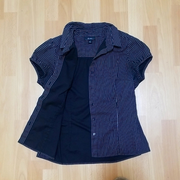 Fitted style pin-striped button down top! - Picture 2 of 5